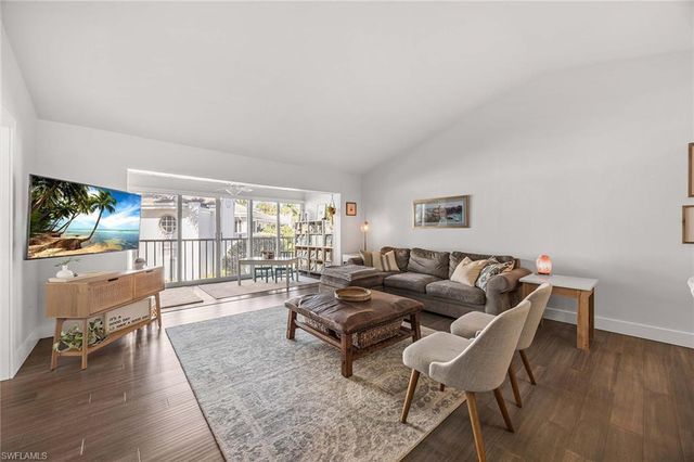 5633 Turtle Bay DR # 32, Naples, FL 34108