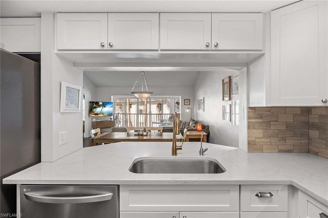 5633 Turtle Bay DR # 32, Naples, FL 34108