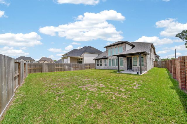 1303 Willow Walk Drive, Sienna Plantation, TX 77459