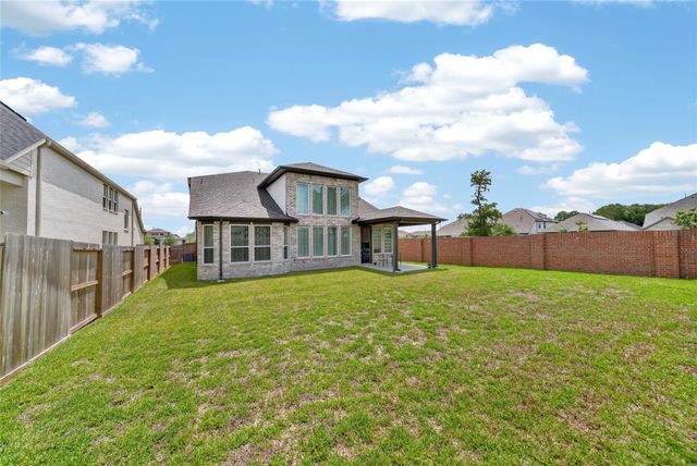 1303 Willow Walk Drive, Sienna Plantation, TX 77459