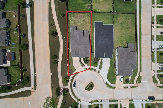 1303 Willow Walk Drive, Sienna Plantation, TX 77459