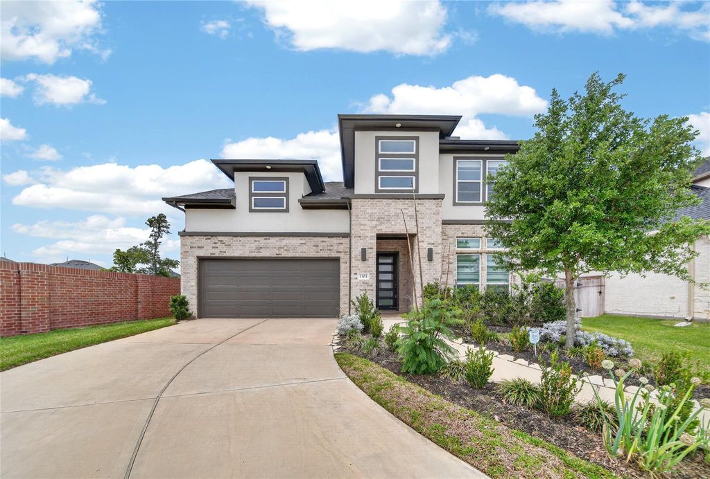 1303 Willow Walk Drive, Sienna Plantation, TX 77459