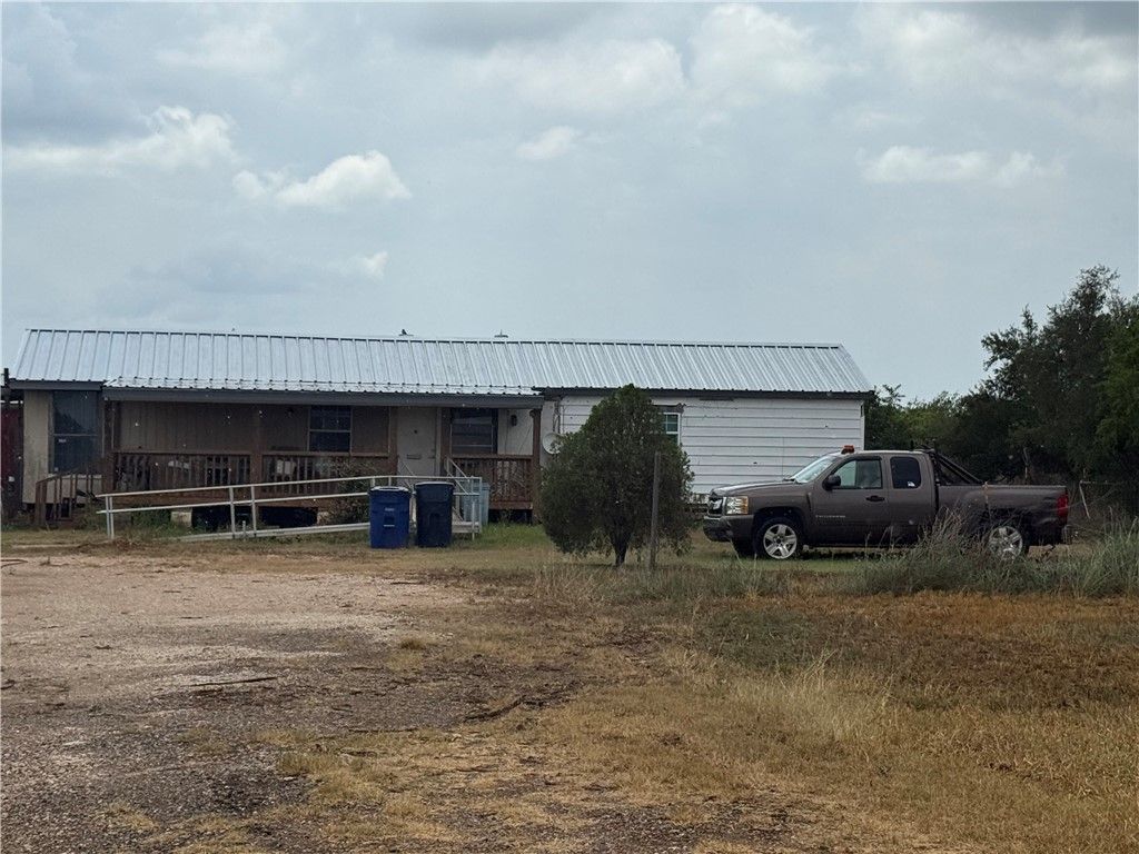 762 County Road 122, Alice, TX 78332