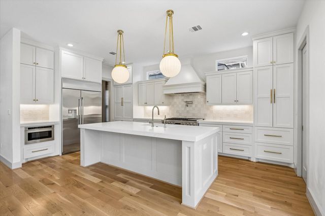 704 Teetshorn Street, Houston, TX 77009