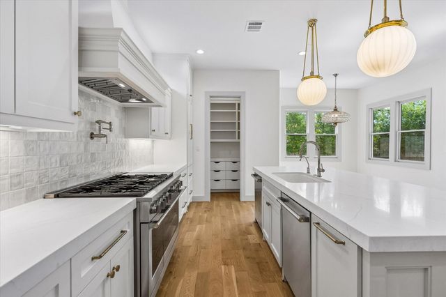 704 Teetshorn Street, Houston, TX 77009
