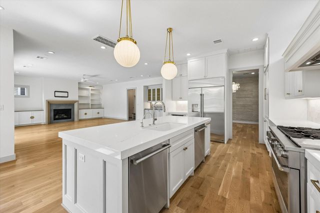 704 Teetshorn Street, Houston, TX 77009