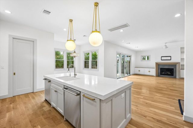 704 Teetshorn Street, Houston, TX 77009