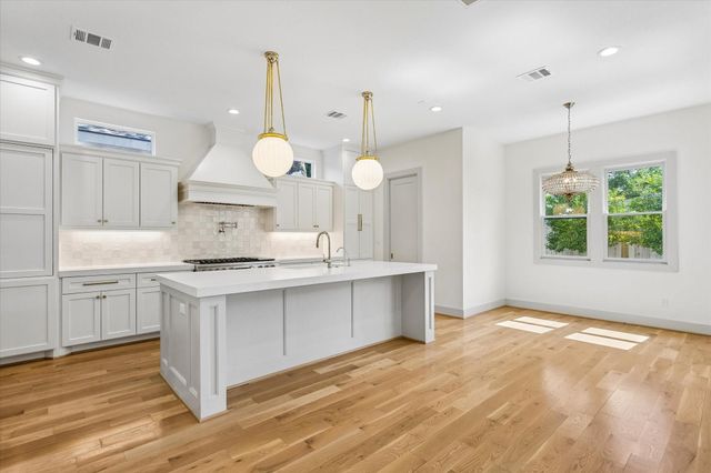 704 Teetshorn Street, Houston, TX 77009