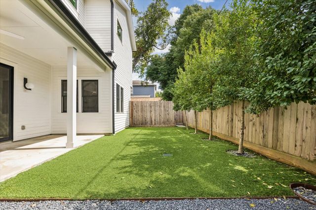 704 Teetshorn Street, Houston, TX 77009