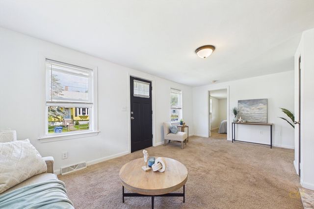 21 Golf St, Fairhaven, MA 02719