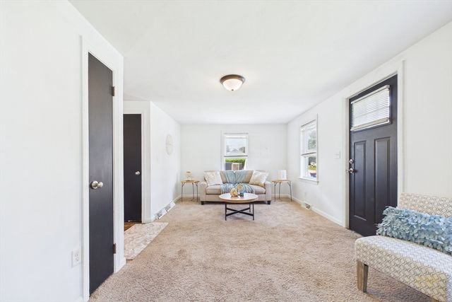 21 Golf St, Fairhaven, MA 02719