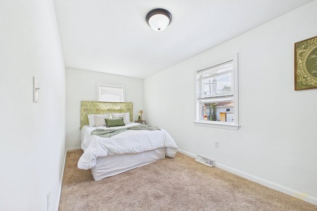 21 Golf St, Fairhaven, MA 02719