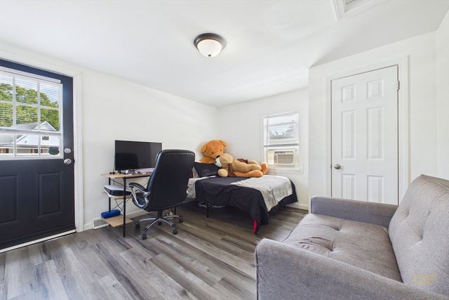 21 Golf St, Fairhaven, MA 02719