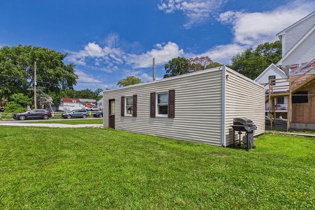 21 Golf St, Fairhaven, MA 02719