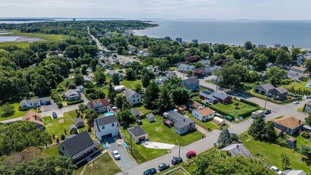 21 Golf St, Fairhaven, MA 02719