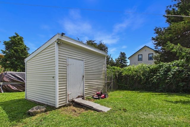 21 Golf St, Fairhaven, MA 02719