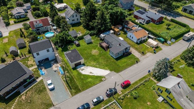21 Golf St, Fairhaven, MA 02719