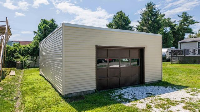 21 Golf St, Fairhaven, MA 02719