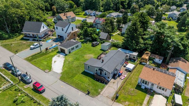 21 Golf St, Fairhaven, MA 02719