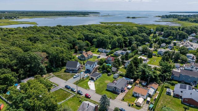 21 Golf St, Fairhaven, MA 02719