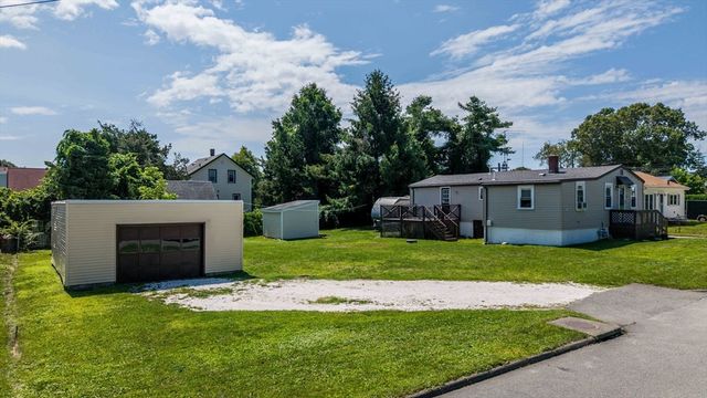 21 Golf St, Fairhaven, MA 02719