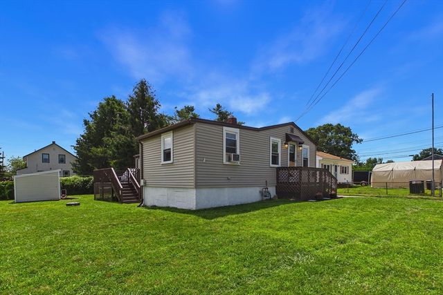 21 Golf St, Fairhaven, MA 02719