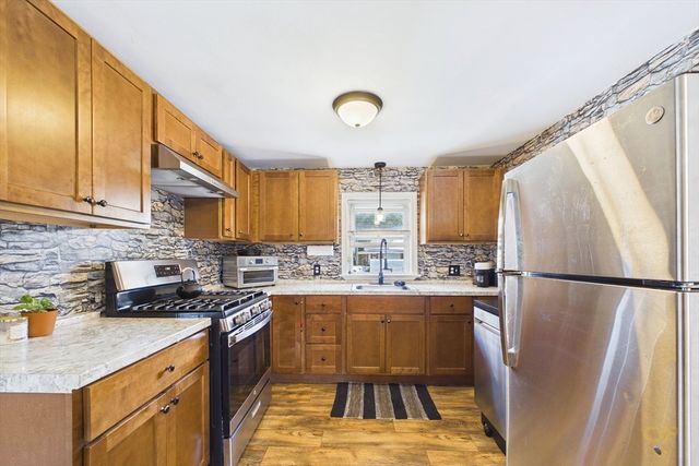 21 Golf St, Fairhaven, MA 02719