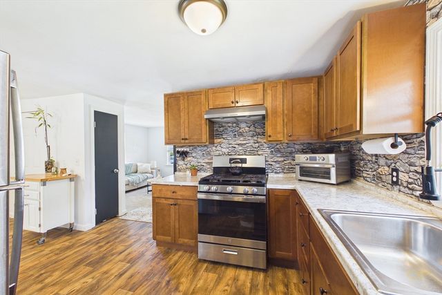 21 Golf St, Fairhaven, MA 02719