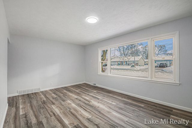 1241 S Marymark Drive, Georgetown Twp, MI 49428