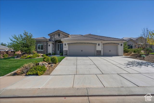 3237 S TIGER MAPLE CIR, St. George, UT 84790