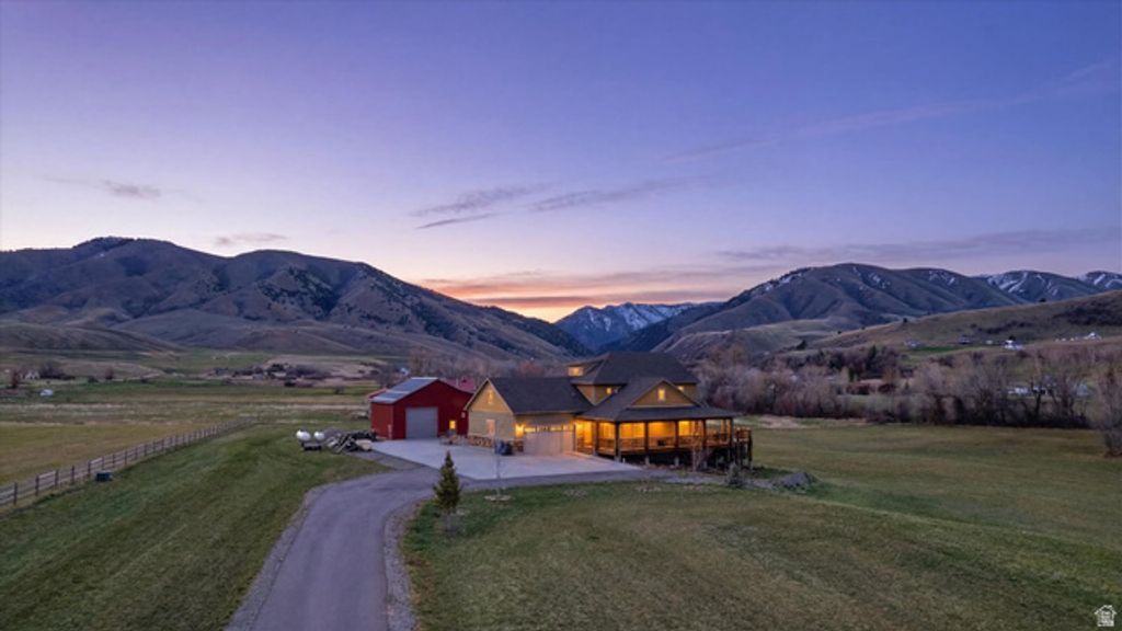 Image 2 of property listing at 11116 S 800 E, Paradise, UT 84328