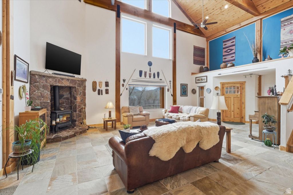 Image 4 of property listing at 11116 S 800 E, Paradise, UT 84328