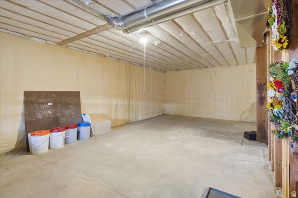 Image 41 of property listing at 11116 S 800 E, Paradise, UT 84328