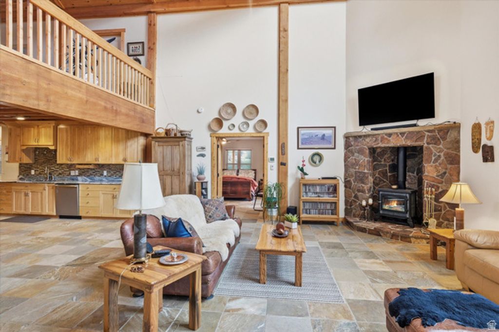 Image 7 of property listing at 11116 S 800 E, Paradise, UT 84328
