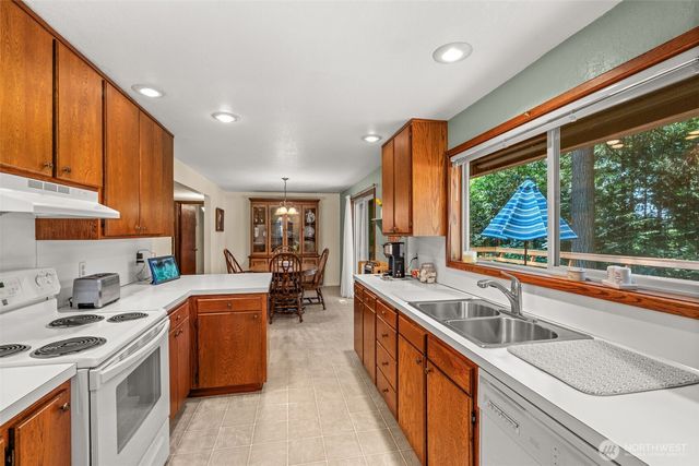 132 Armstrong Road, Chehalis, WA 98532