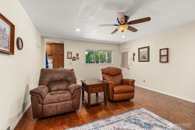 132 Armstrong Road, Chehalis, WA 98532