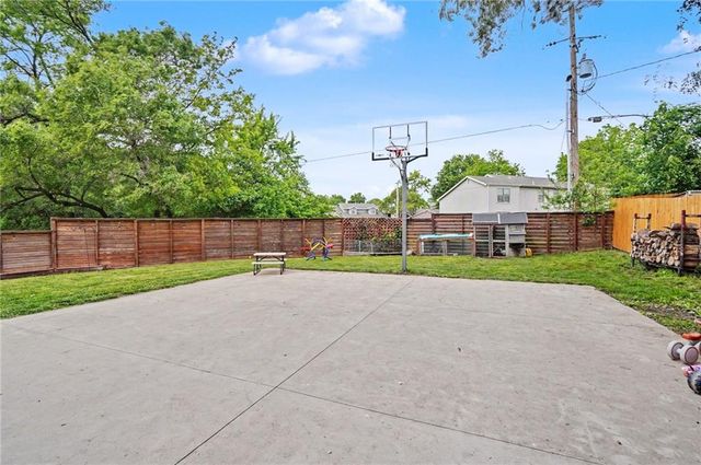 1414 E 25th Terrace, Lawrence, KS 66046