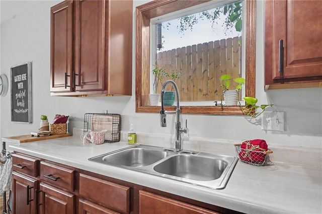 1414 E 25th Terrace, Lawrence, KS 66046