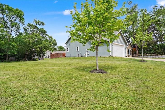1414 E 25th Terrace, Lawrence, KS 66046