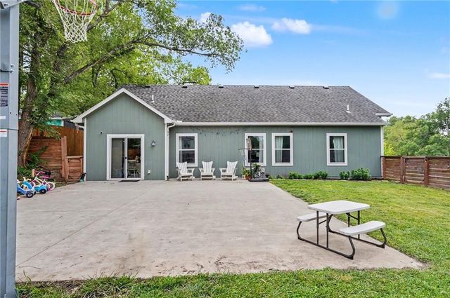 1414 E 25th Terrace, Lawrence, KS 66046