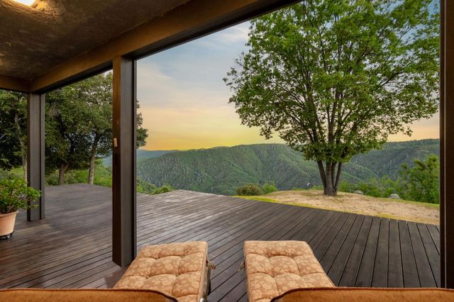 10526 Indian Shack Rd, Nevada City, CA 95959