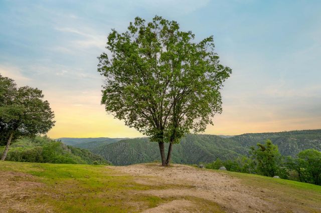 10526 Indian Shack Rd, Nevada City, CA 95959