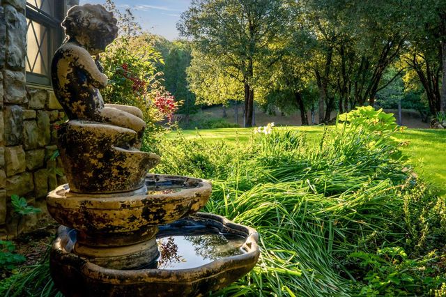 10526 Indian Shack Rd, Nevada City, CA 95959