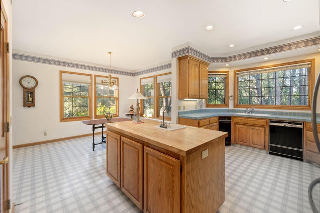 10526 Indian Shack Rd, Nevada City, CA 95959