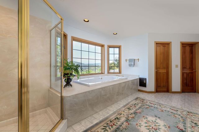 10526 Indian Shack Rd, Nevada City, CA 95959