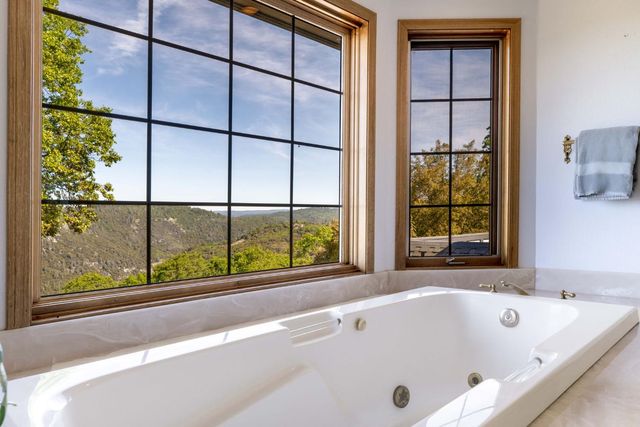 10526 Indian Shack Rd, Nevada City, CA 95959