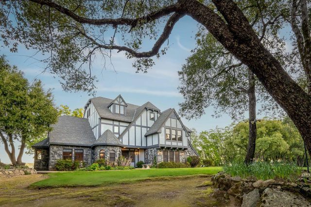 10526 Indian Shack Rd, Nevada City, CA 95959