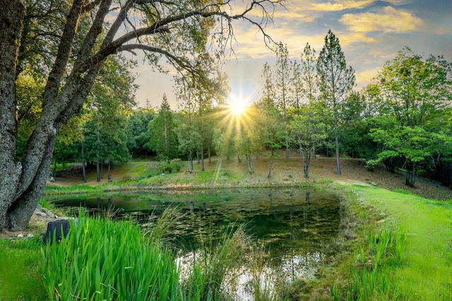 10526 Indian Shack Rd, Nevada City, CA 95959