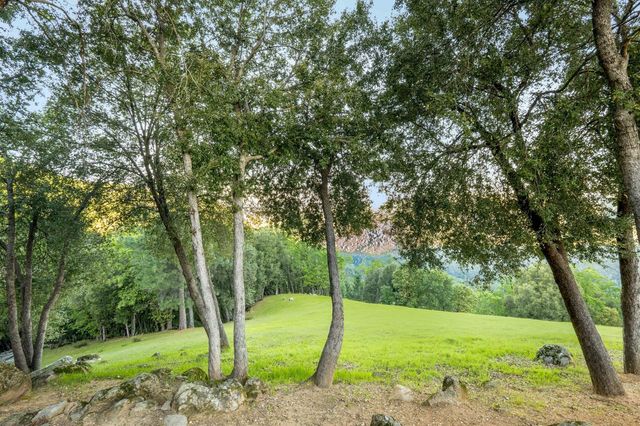 10526 Indian Shack Rd, Nevada City, CA 95959