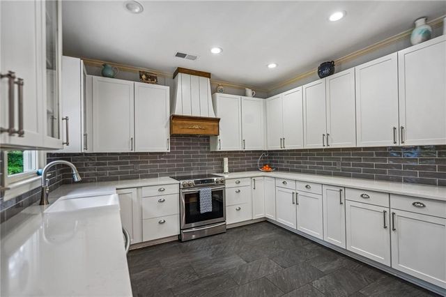9395 Edgewater Drive, Gainesville, GA 30506